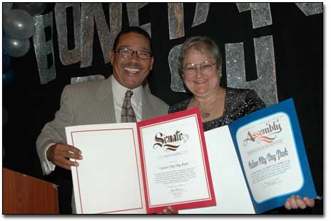 Speaker of the Assembly Emeritus Herb Wesson presenting a Certificate of Appreciation from the Assembly and from State Senator Kevin Murray to Friends of the Culver City Dog Park Chair, Vicki Daly Redholtz at Boneyard Bash 2, October 2004.